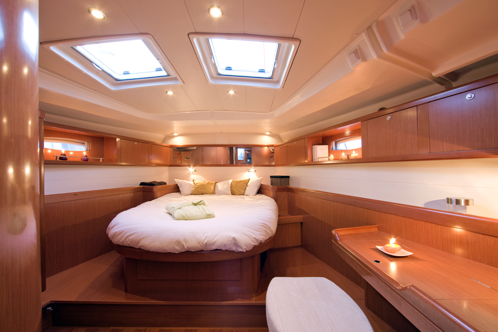 Beneteau Oceanis 54 26